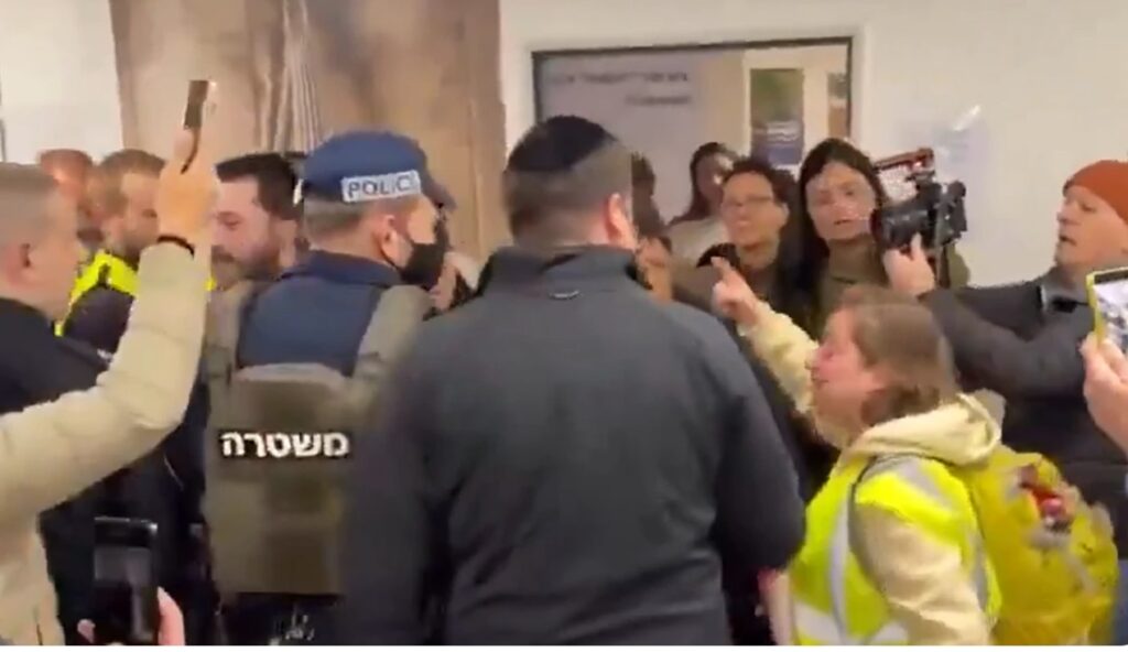 “Përplasje e fortë: Gruaja izraelite i bërtet ministrit – ‘Ti sjell vetëm vdekje’” aiselect 20260322 140024